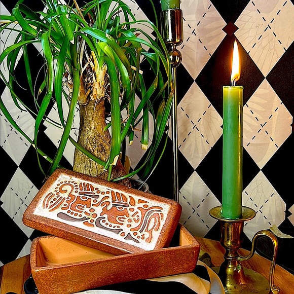 Vintage Mid-Century Terracotta Trinket Box with Mayan-Inspired Relief Lid - Picture 5 of 6